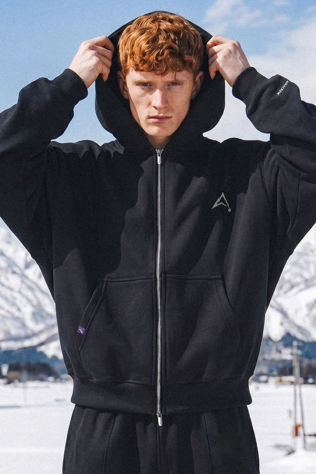 DIVINE BLACK - AURORA DIVINIA ZIPPER HOODIE