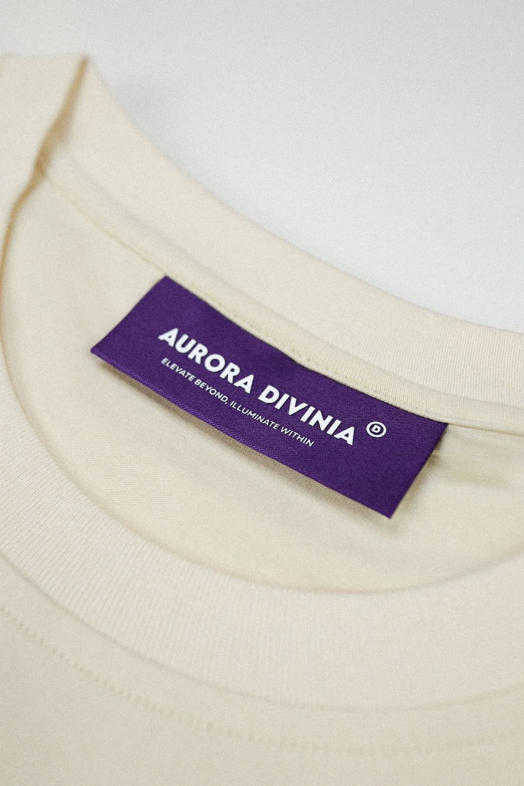 IVORY CREAM - AURORA DIVINIA T-SHIRT